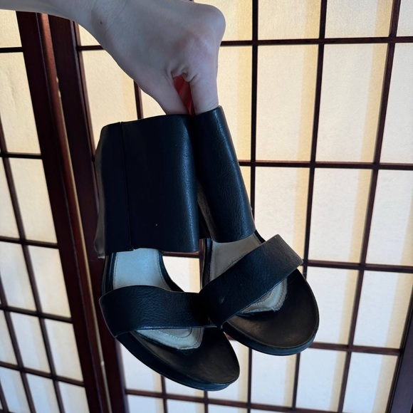 Black Women's Open-Toe Block Heel Sandals - Picture 4 of 8